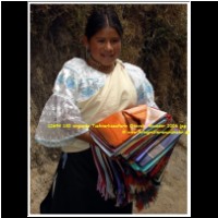 12694 130 singende Tuchverkaeuferin Otavalo  Ecuador 2006.jpg